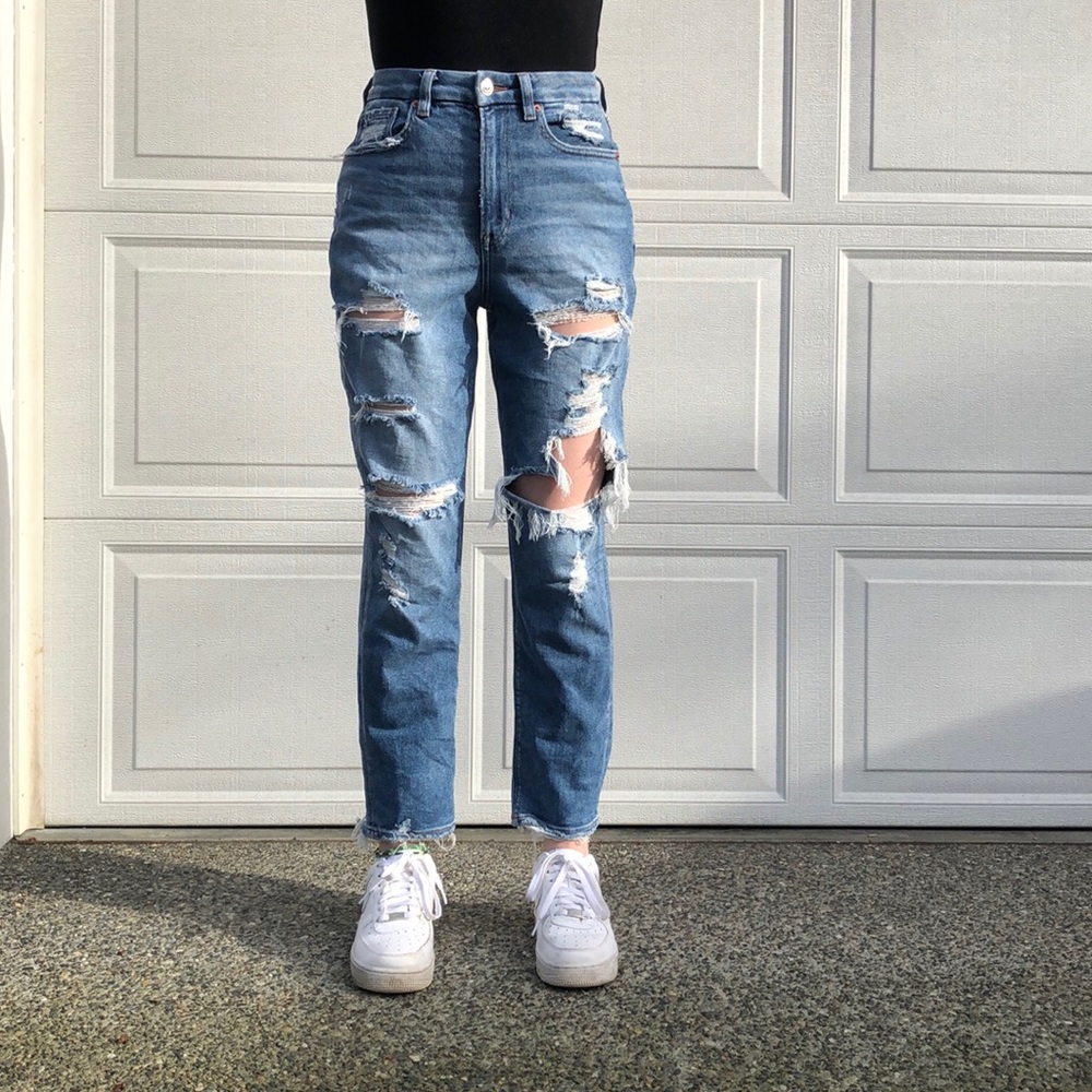 AE stretch ripped boyfriend jean